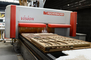Machine à commande numérique en fonctionnement dans l'atelier Feldor