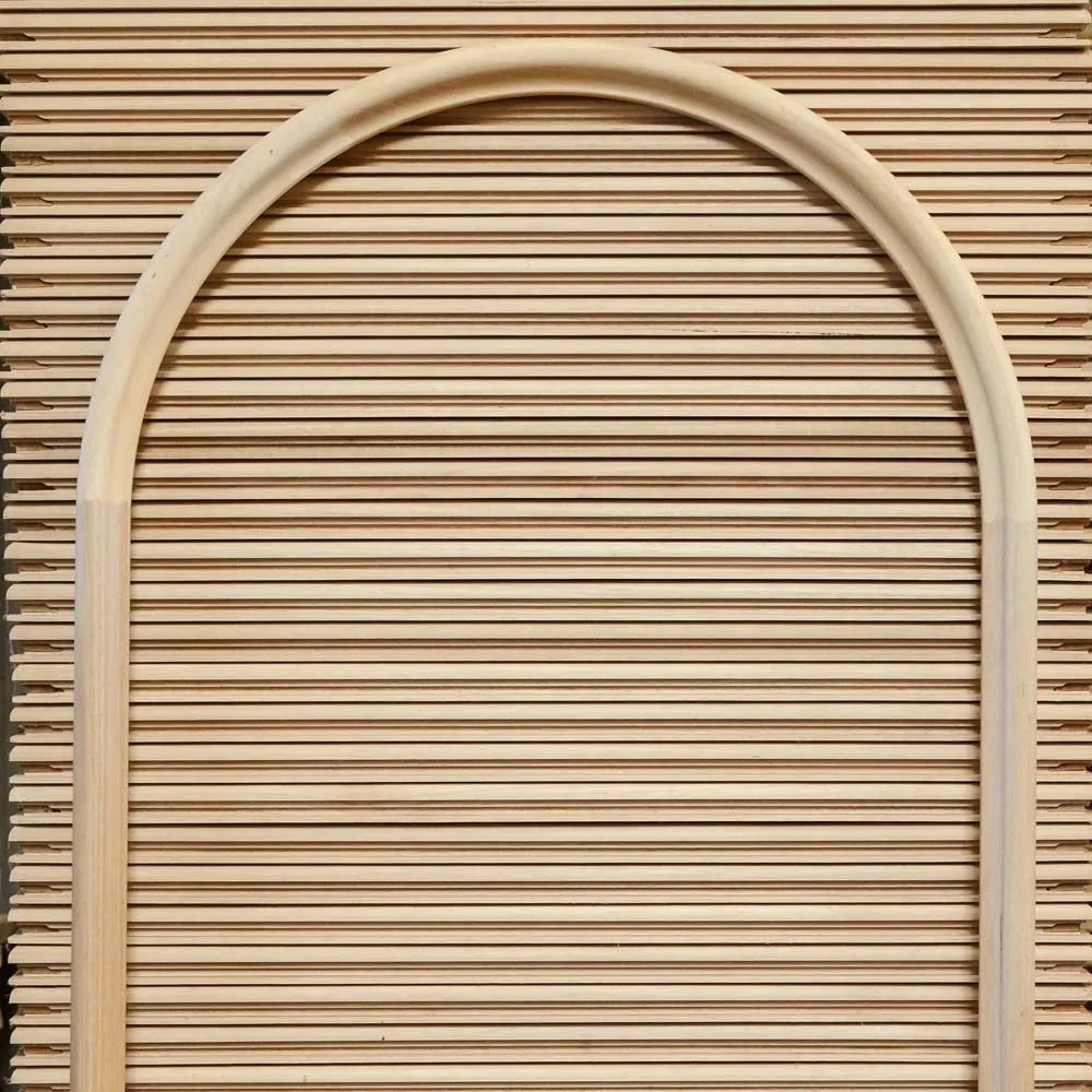 Cadre mouluré cintré en bois assemblé, fabriqué sur mesure par Feldor